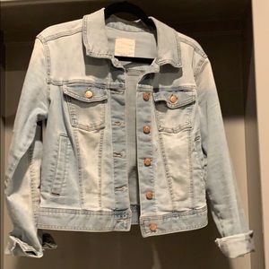 Light wash stretch jean jacket